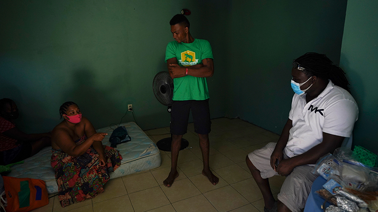 Η Κούβα και οι Μπαχάμες έχουν συλλάβει εκατοντάδες Αϊτινούς μετανάστες στη θάλασσα